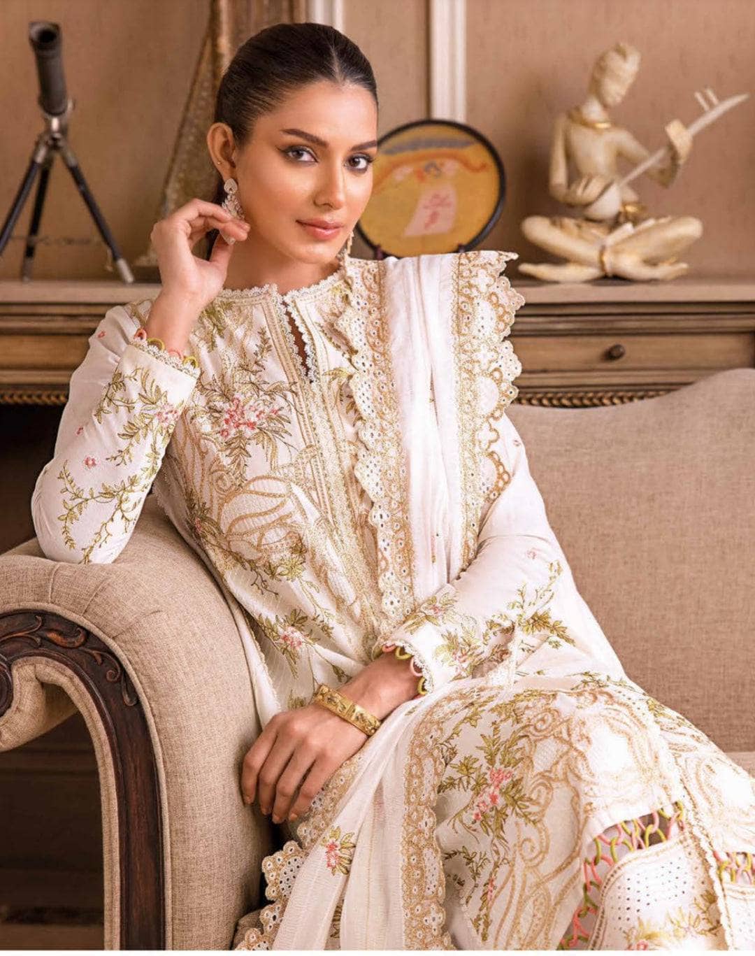 img_gul_ahmed_premium_lawn_23_awwal_boutique