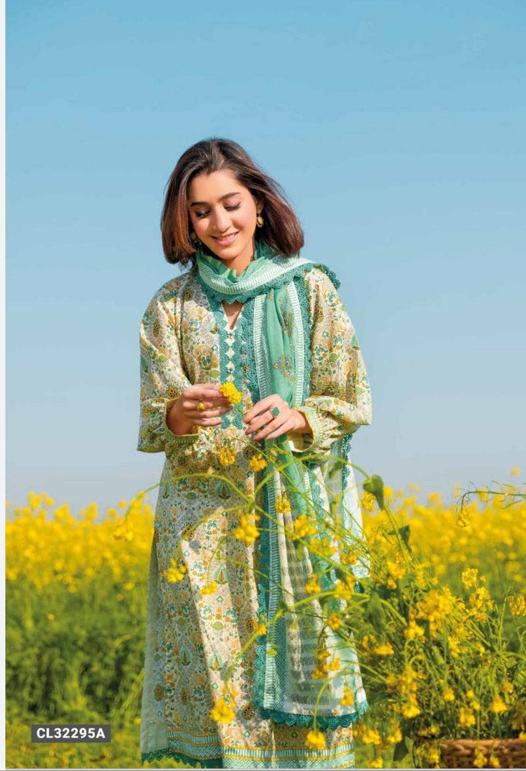 img_gul_ahmed_essentials_23_awwal_boutique