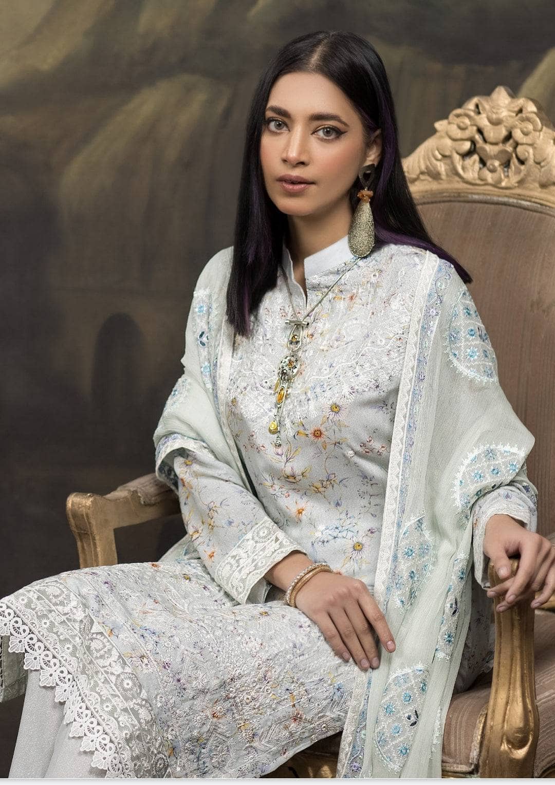 img_manizay_lawn_23_awwal_boutique