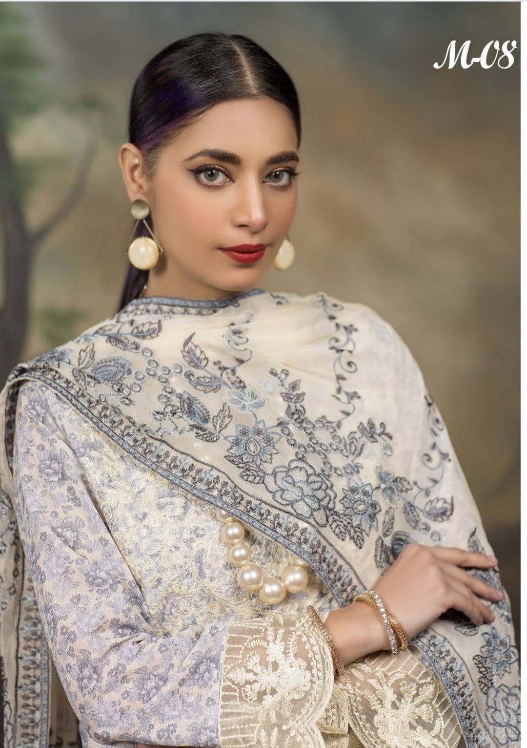 img_manizay_lawn_23_awwal_boutique