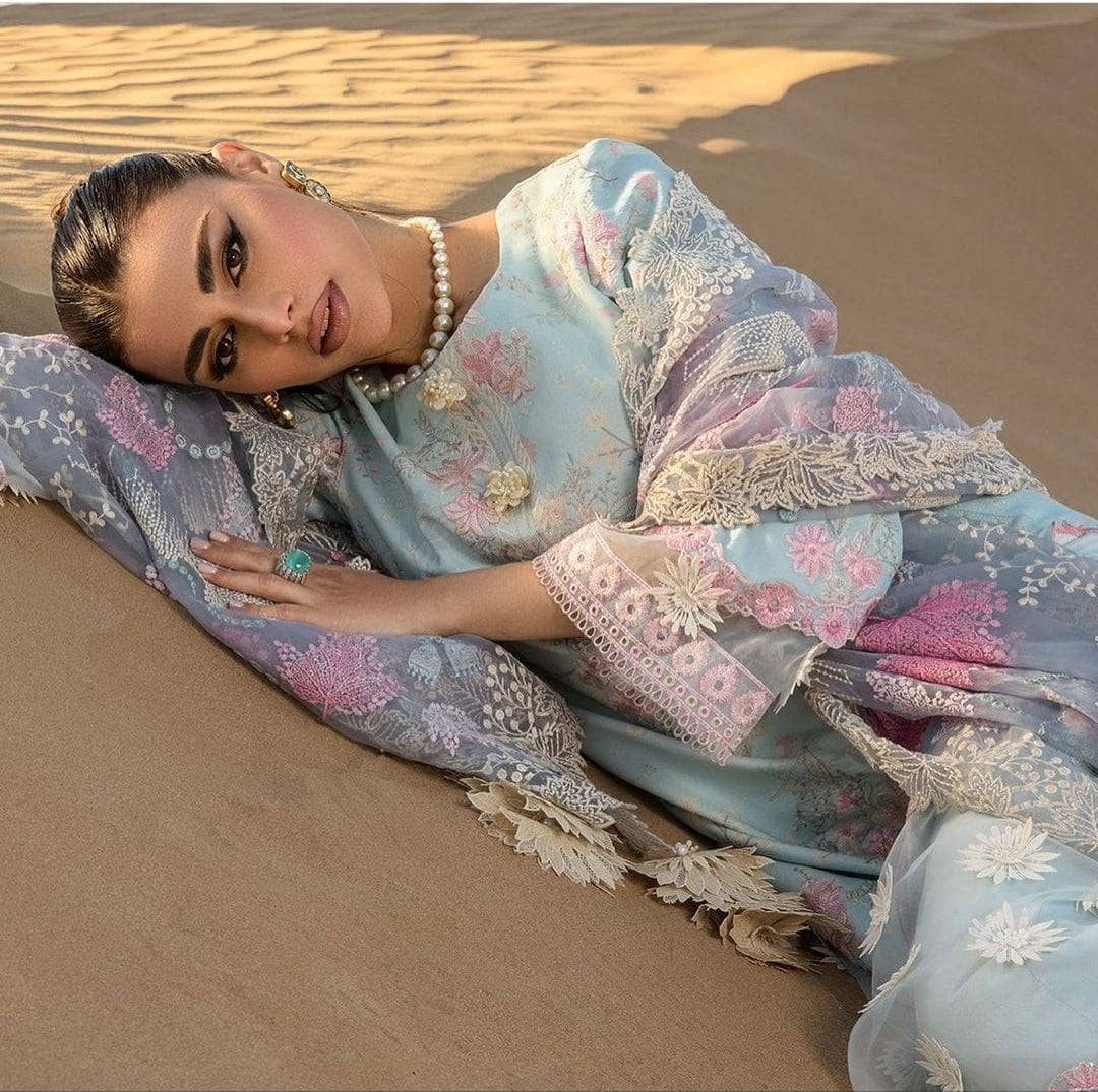 img_rang_rasiya_lawn_23_awwal_boutique