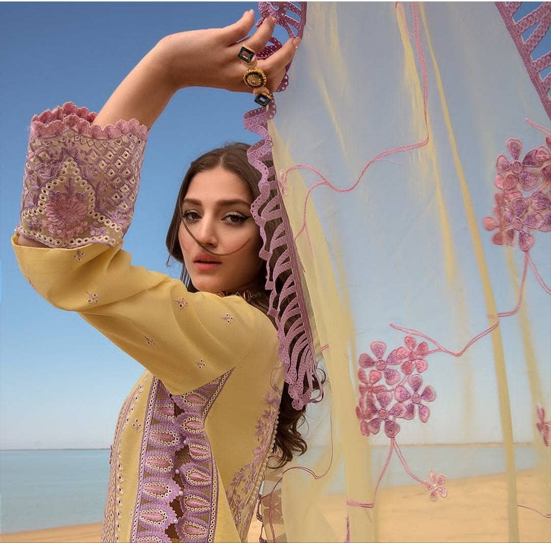 img_rang_rasiya_lawn_23_awwal_boutique