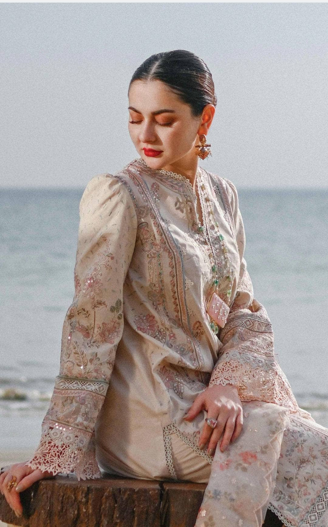 img_qalamkar_luxury_sahil_lawn_23_awwal_boutique