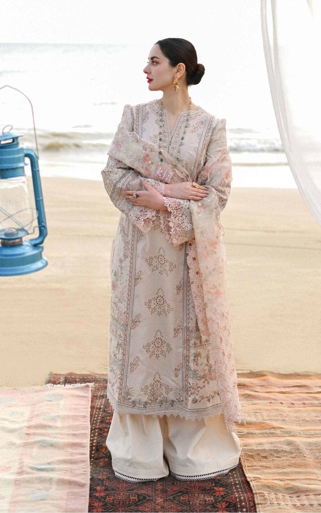 img_qalamkar_luxury_sahil_lawn_23_awwal_boutique