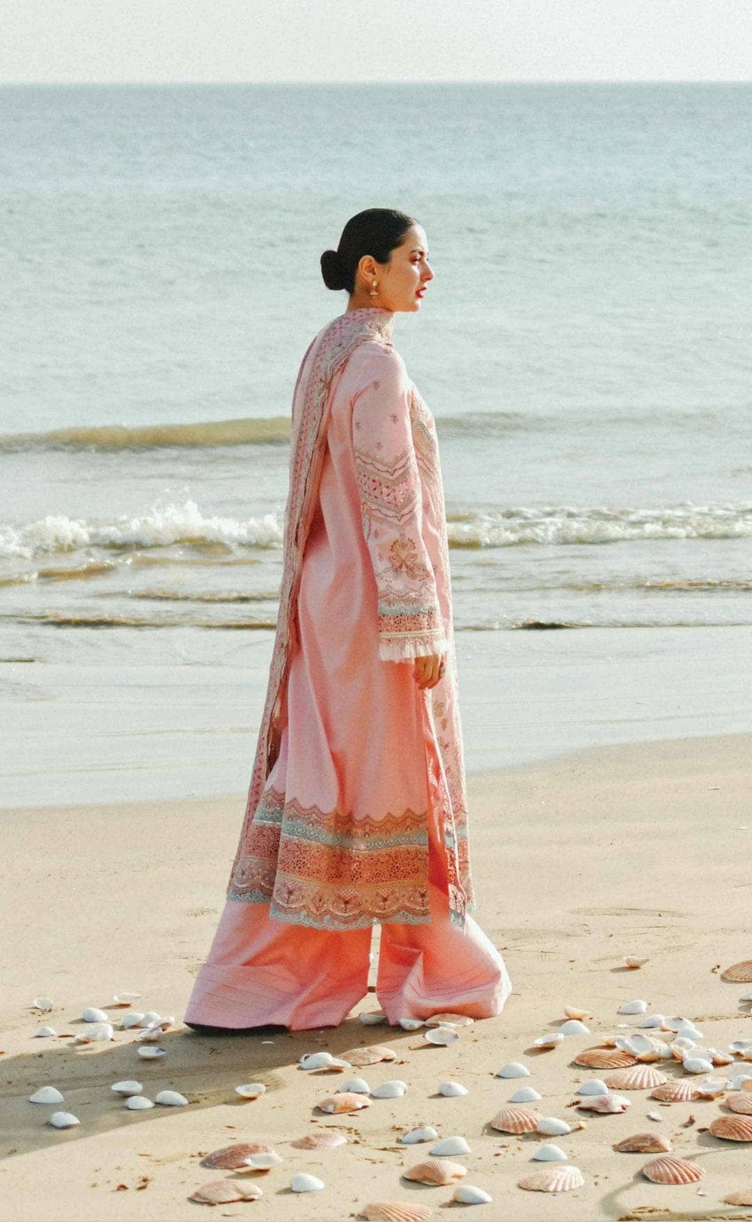 img_qalamkar_sahil_luxury_lawn_23_awwal_boutique