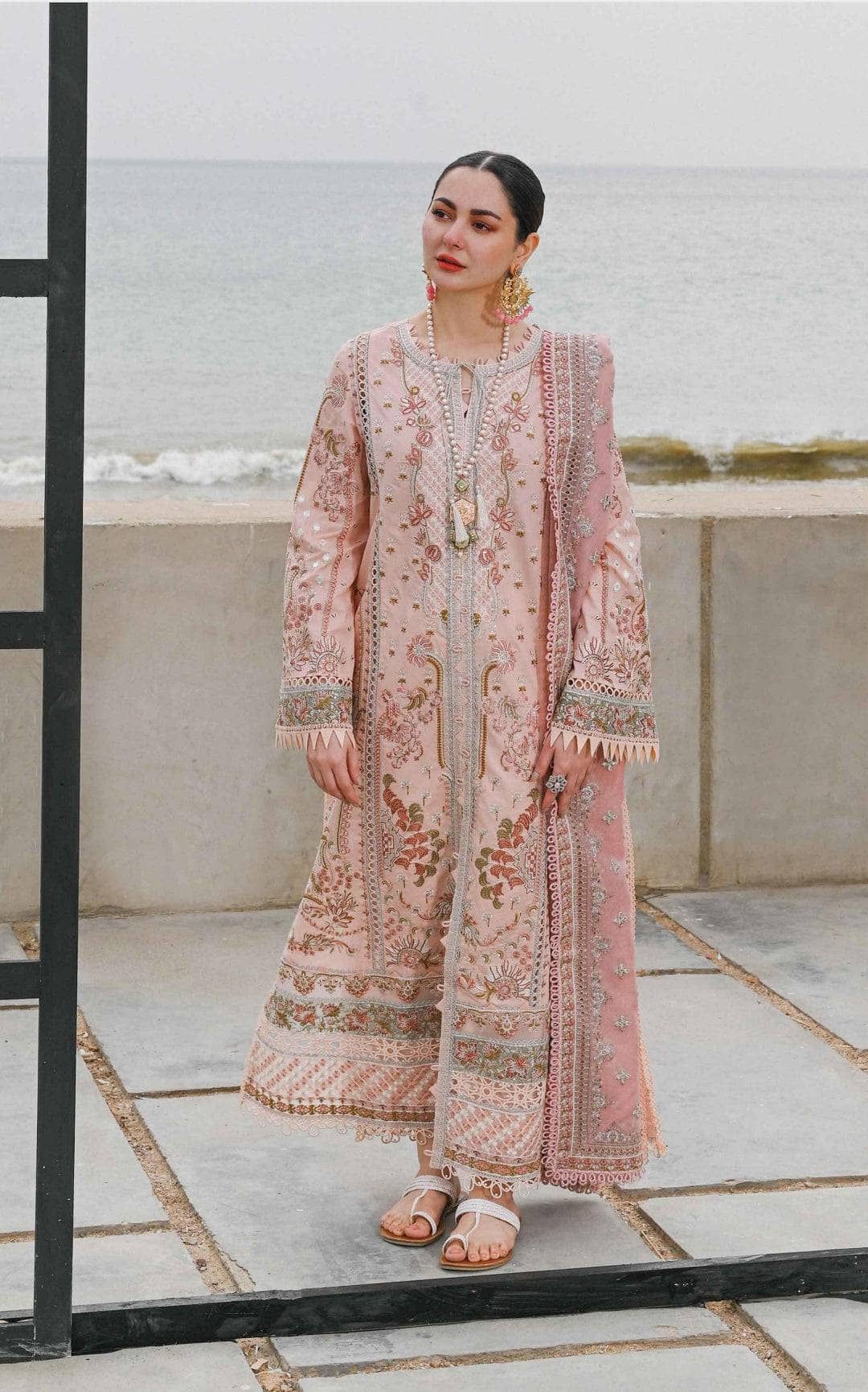 img_qalamkar_sahil_luxury_lawn_23_awwal_boutique