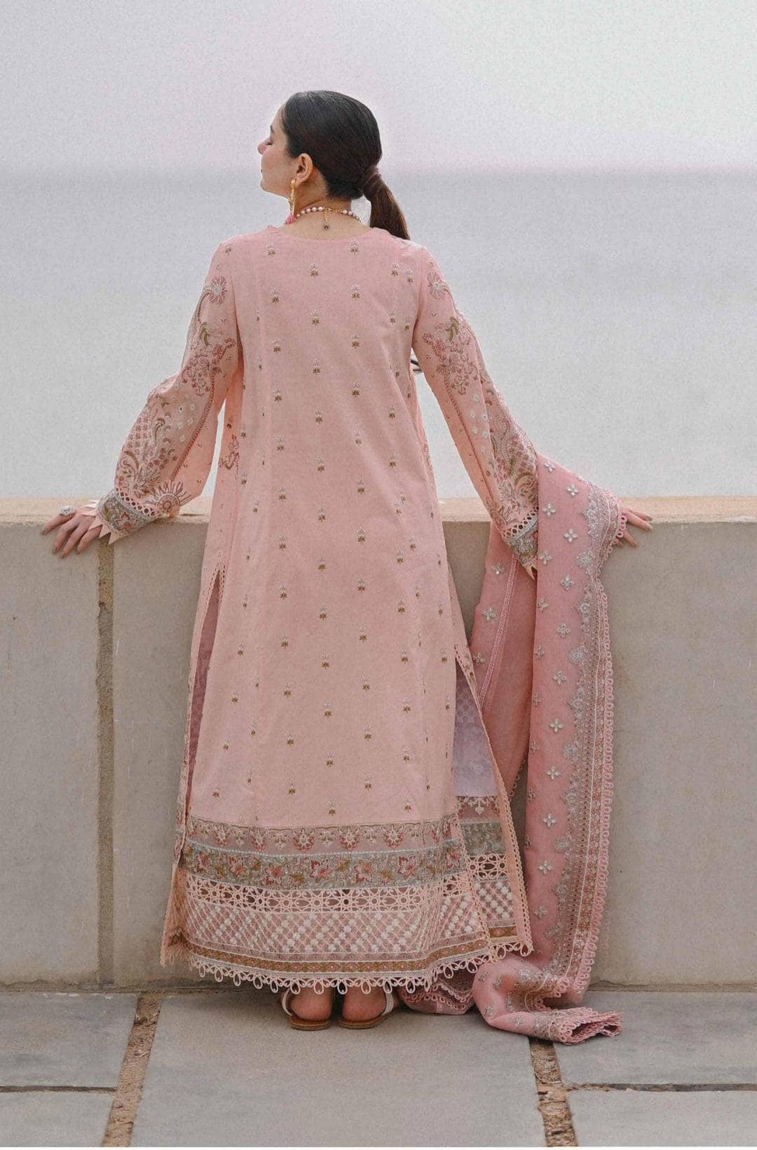 img_qalamkar_sahil_luxury_lawn_23_awwal_boutique