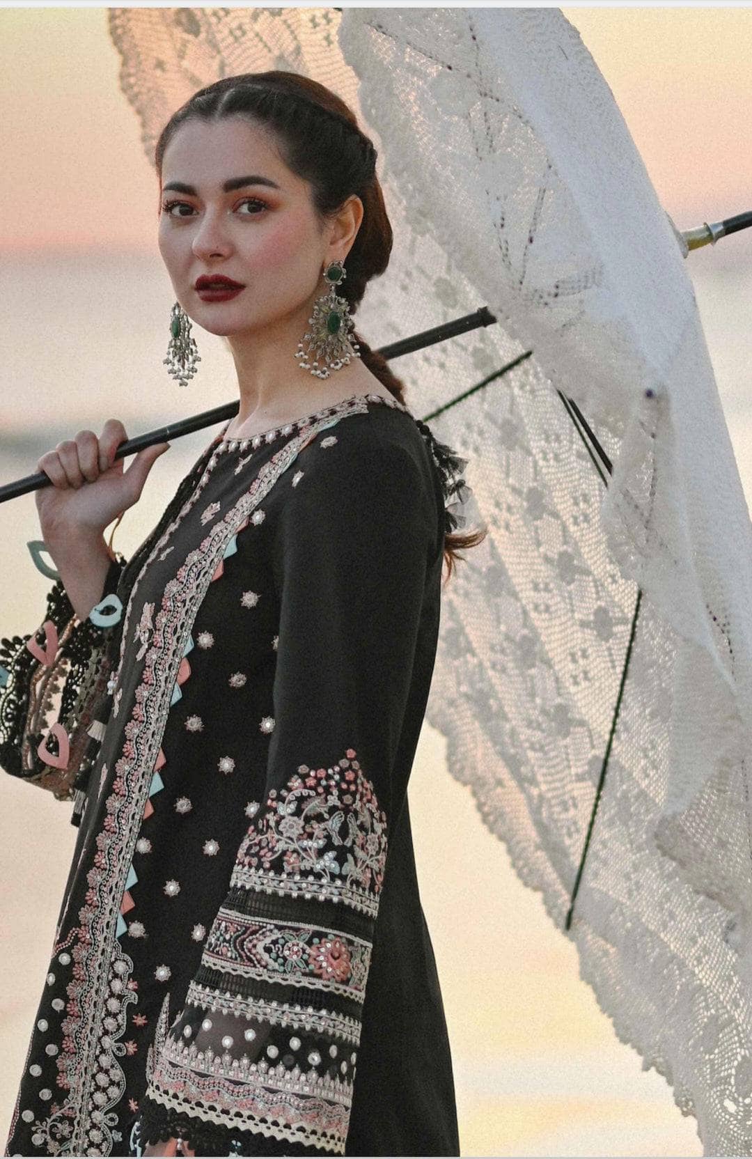 img_qalamkar_sahil_luxury_lawn_23_awwal_boutique