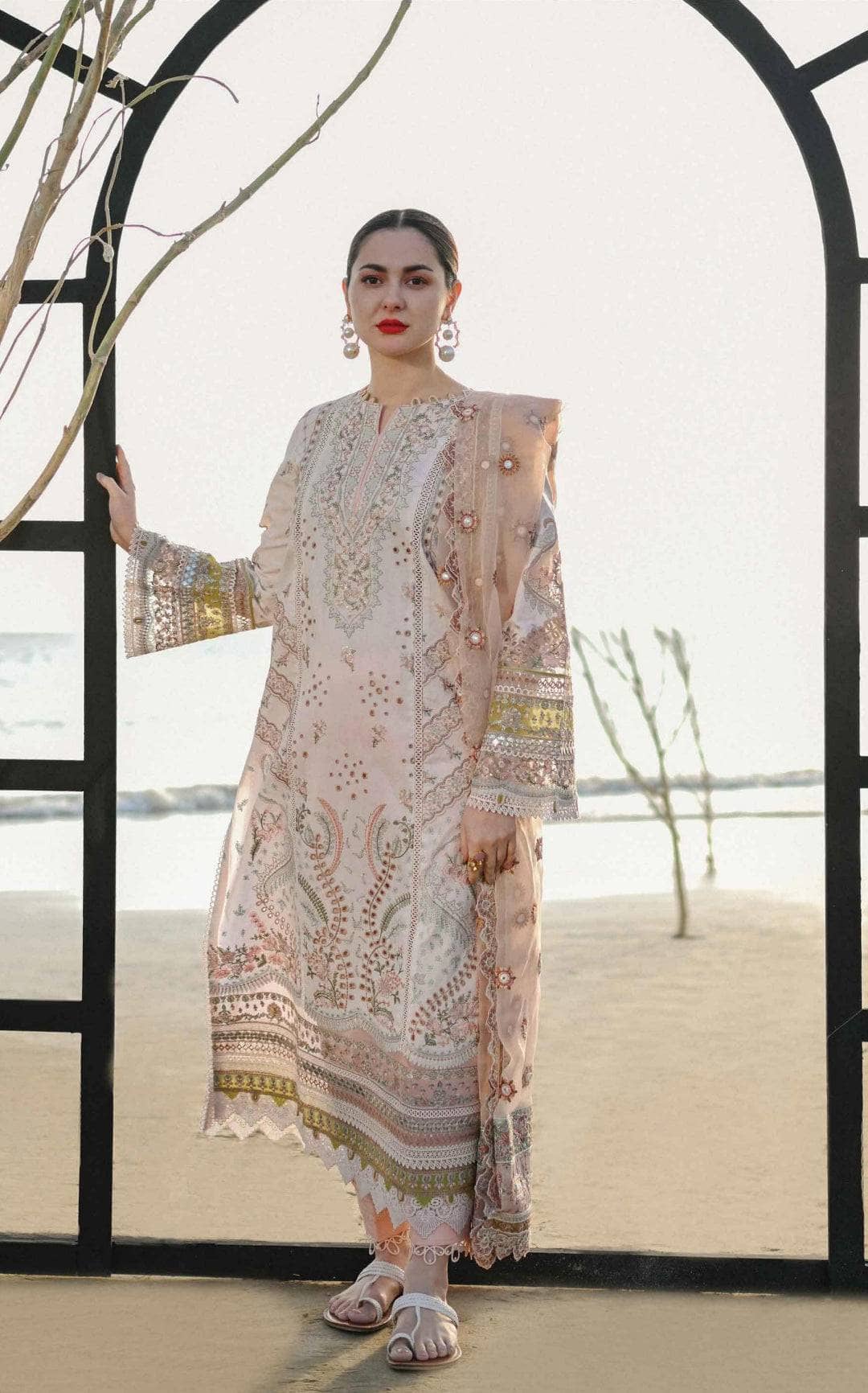 img_qalamkar_luxury_sahil_lawn_23_awwal_boutique