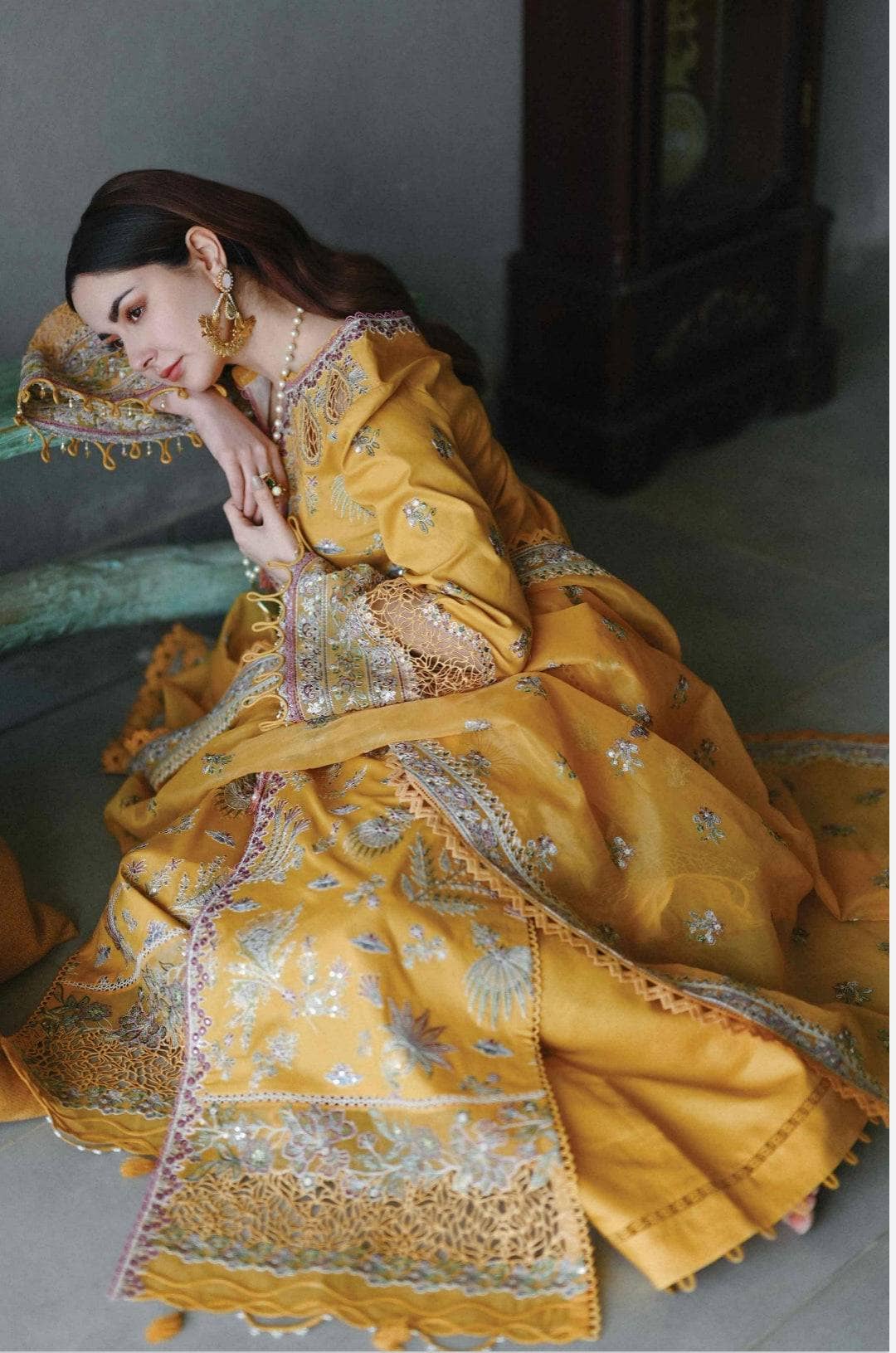 img_qalamkar_luxury_sahil_lawn_23_awwal_boutique