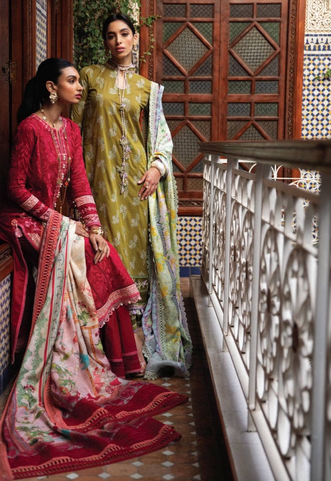 img_farah_talib_aziz_lawn_23_awwal_boutique