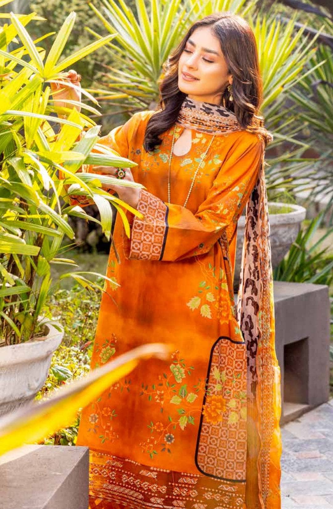 img_charizma_combination_lawn_23_awwal_boutique