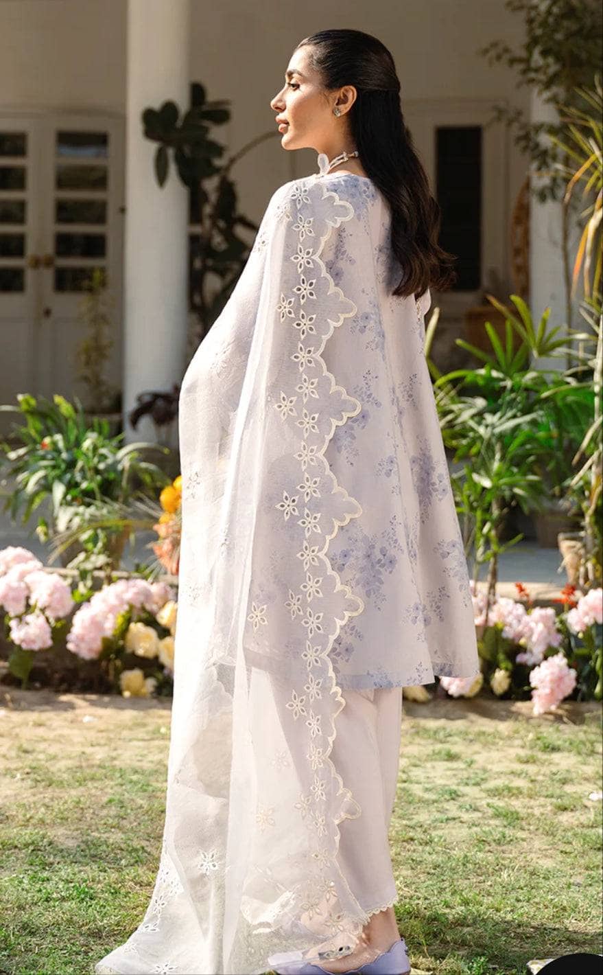 img_cross_stitch_basant_lawn_23_awwal_boutique