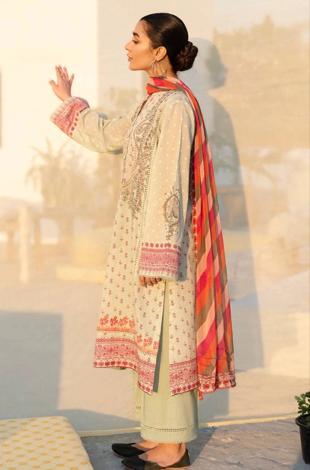 img_cross_stitch_basant_lawn_23_awwal_boutique