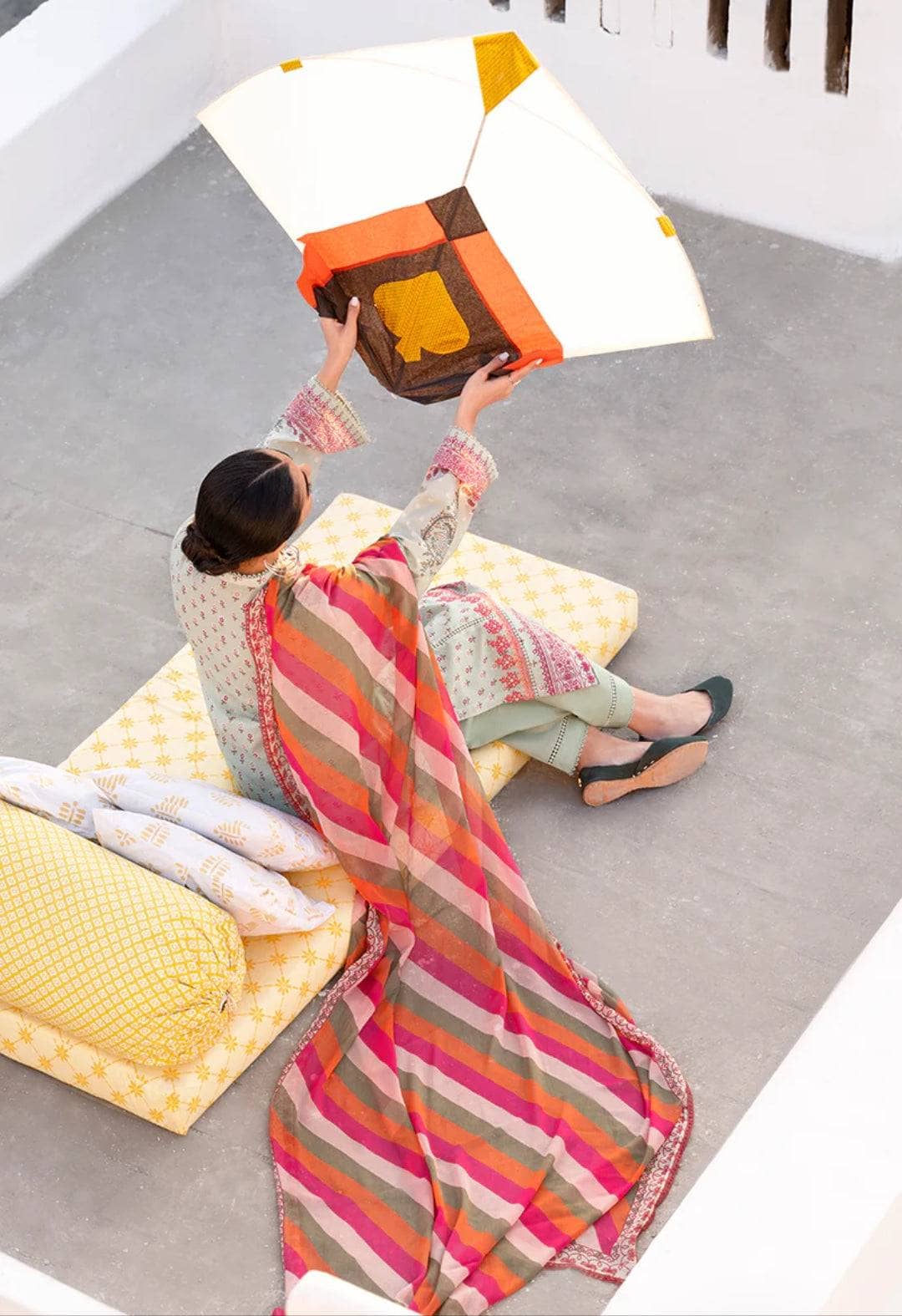 img_cross_stitch_basant_lawn_23_awwal_boutique