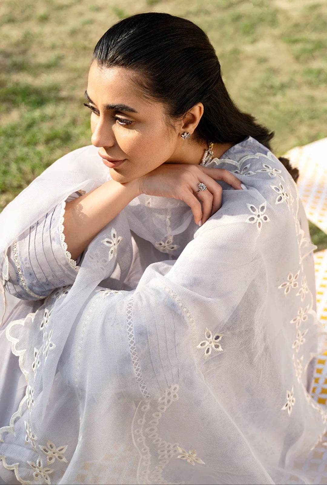 img_cross_stitch_basant_lawn_23_awwal_boutique