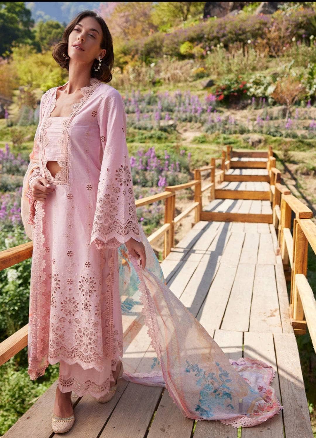 img_image_lawnkari_lawn_23_awwal_boutique