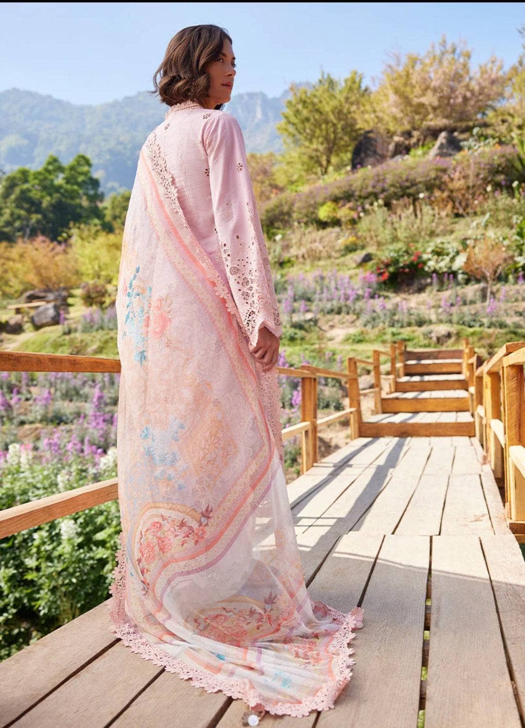 img_image_lawnkari_lawn_23_awwal_boutique