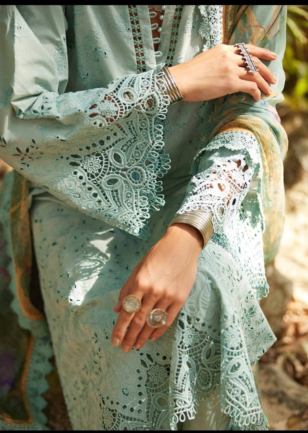 img_image_lawnkari_lawn_23_awwal_boutique