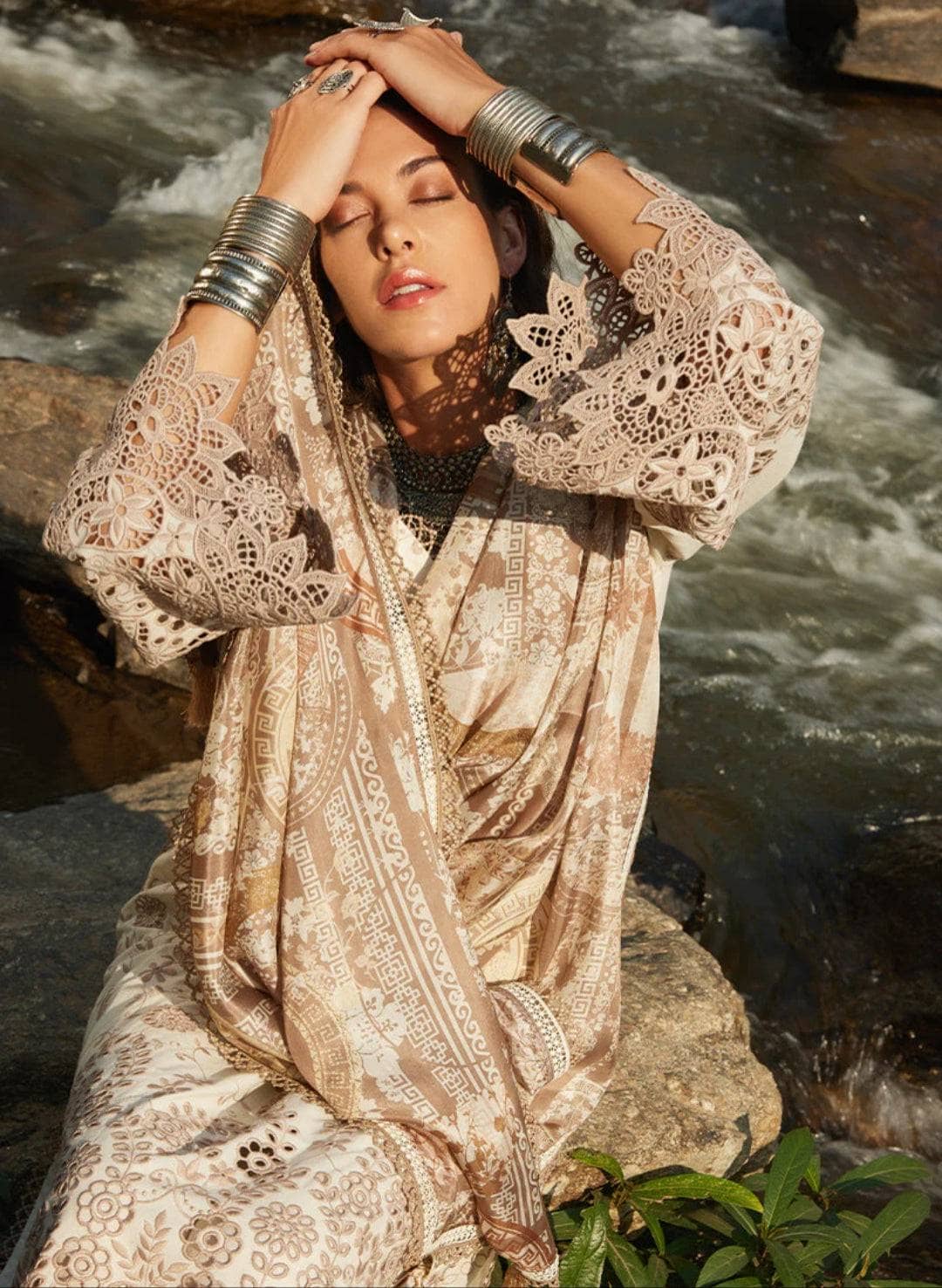 img_image_lawnkari_lawn_23_awwal_boutique