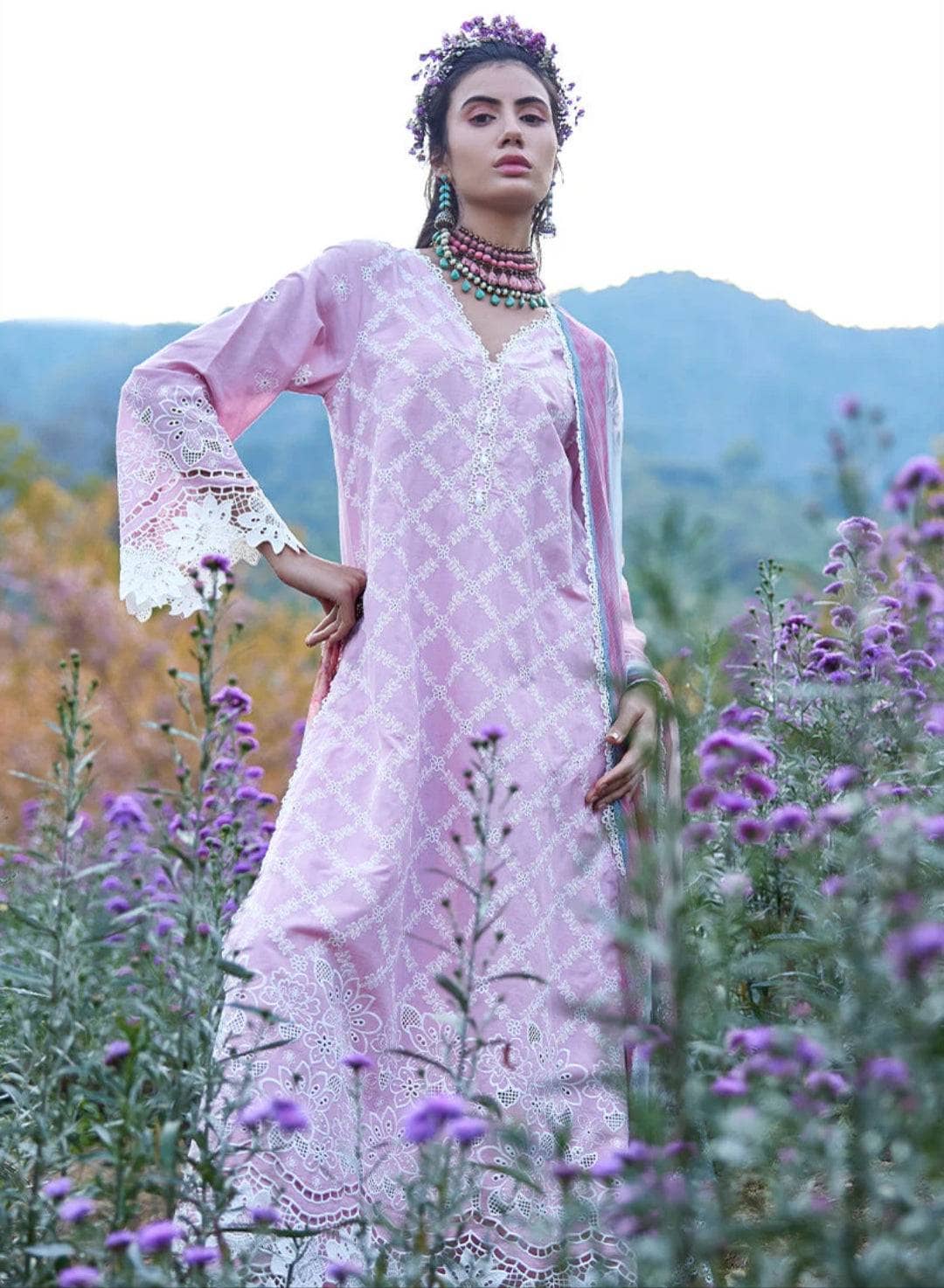 img_image_lawnkari_lawn_23_awwal_boutique