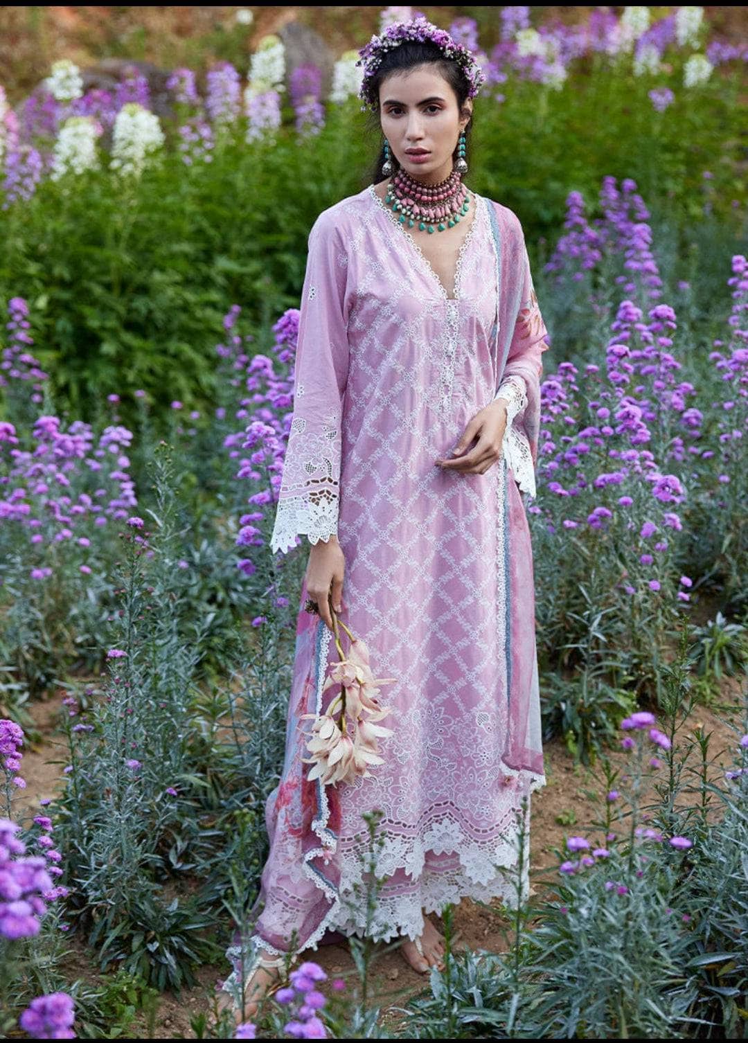 img_image_lawnkari_lawn_23_awwal_boutique