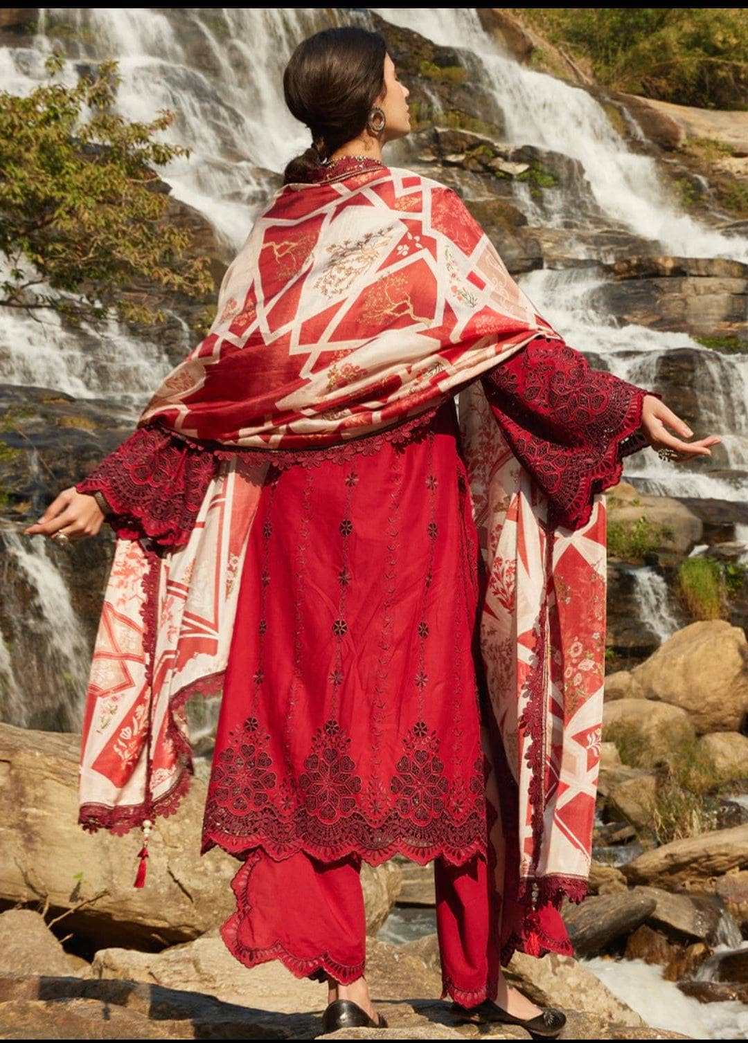 img_image_lawnkari_lawn_23_awwal_boutique