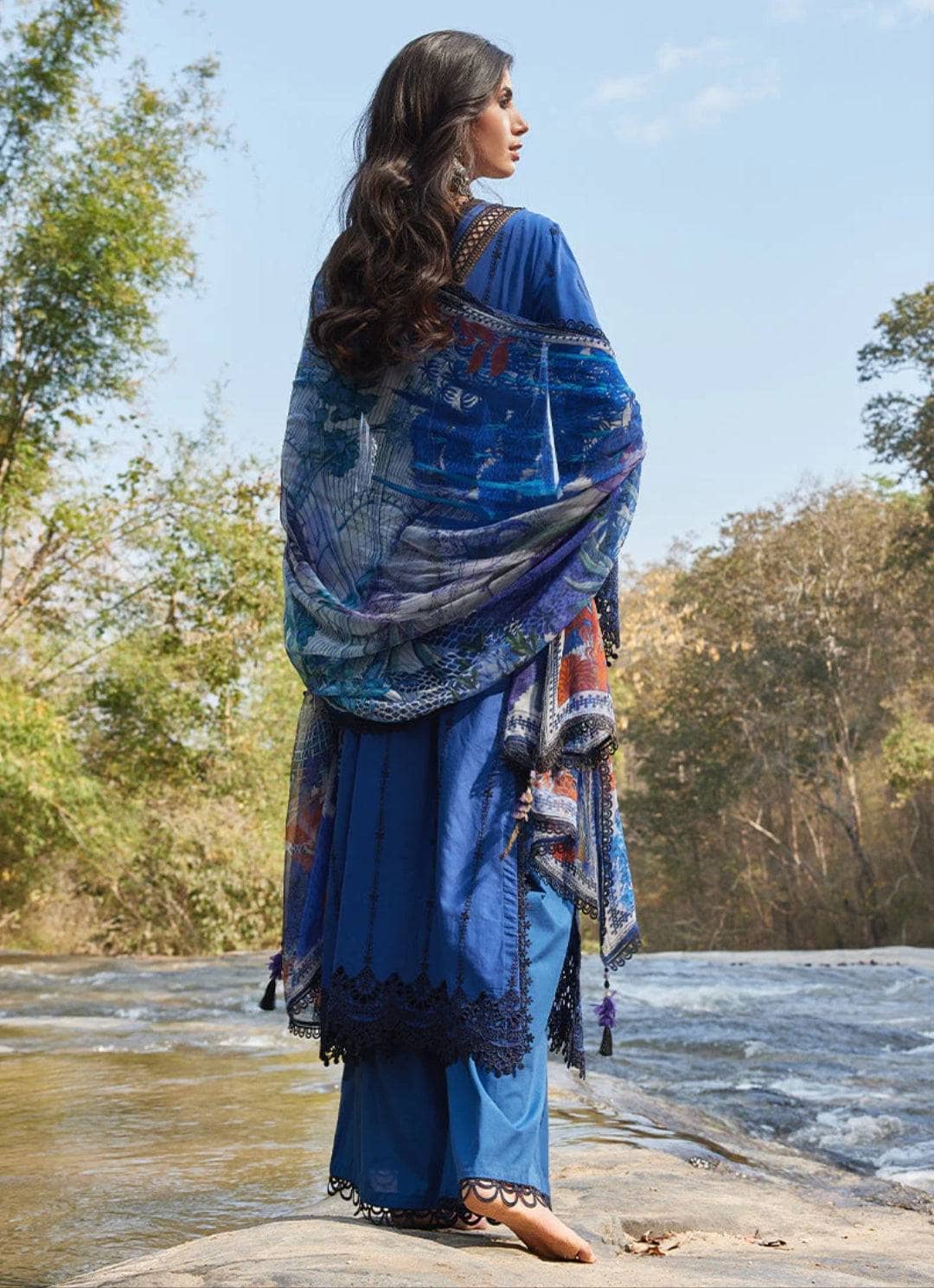 img_image_lawnkari_lawn_23_awwal_boutique