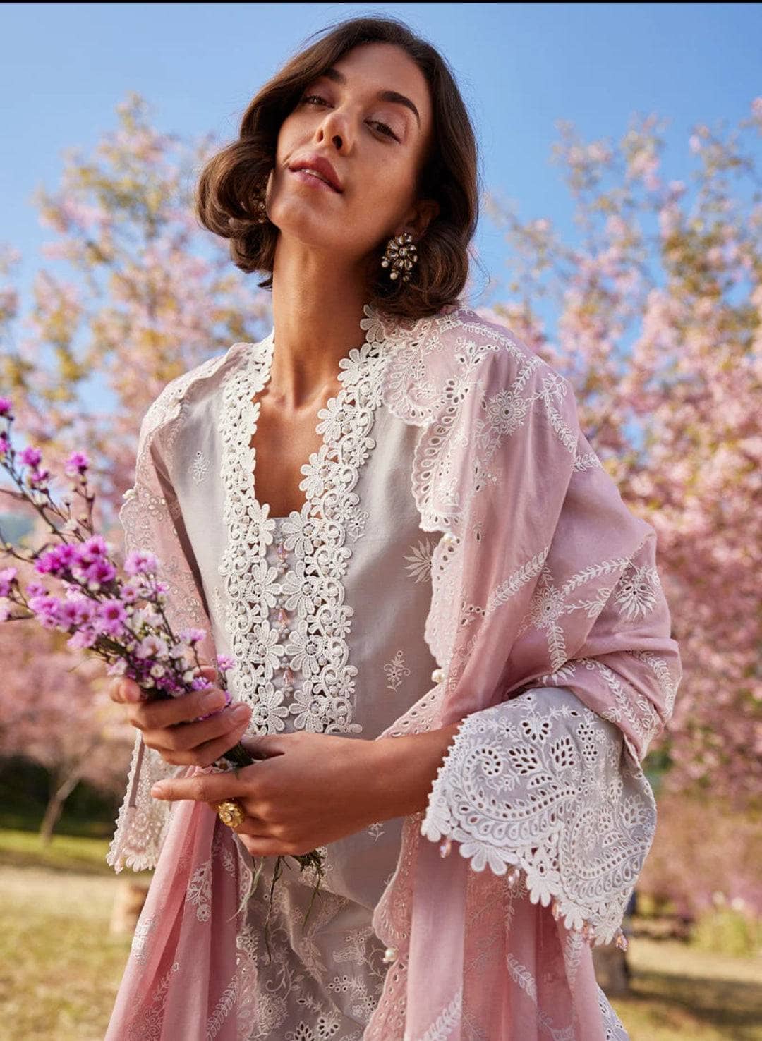 img_image_lawnkari_lawn_23_awwal_boutique