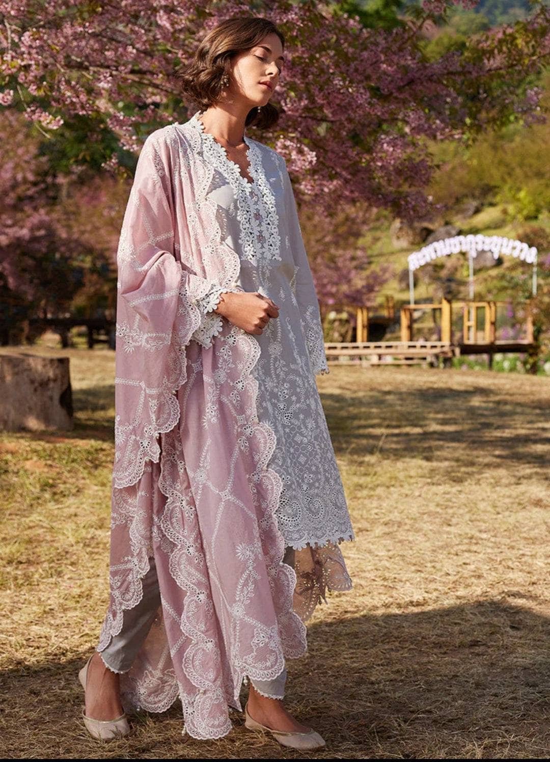 img_image_lawnkari_lawn_23_awwal_boutique