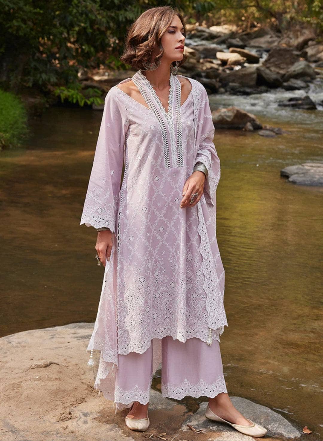 img_image_lawnkari_lawn_23_awwal_boutique