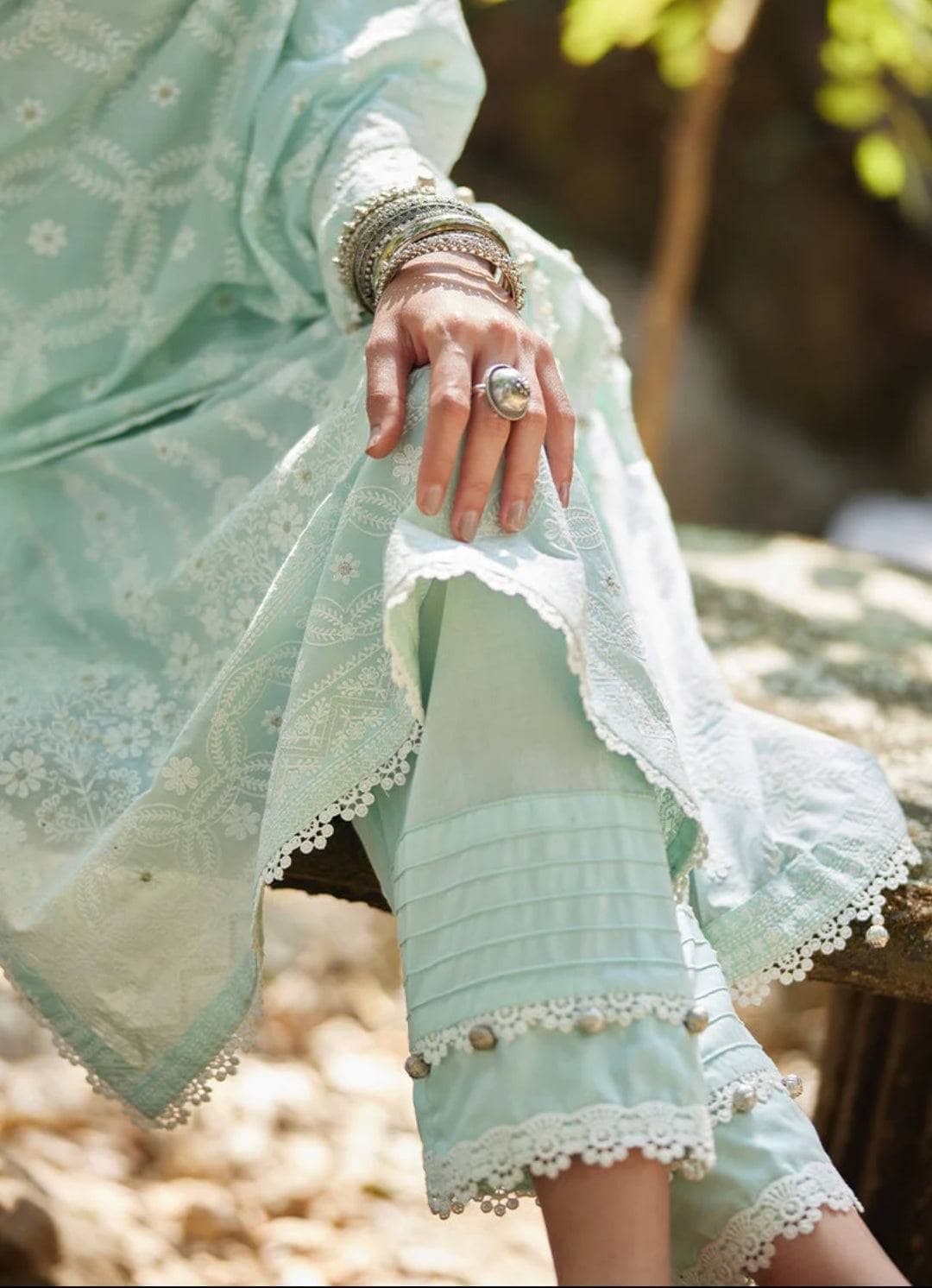 img_image_lawnkari_lawn_23_awwal_boutique