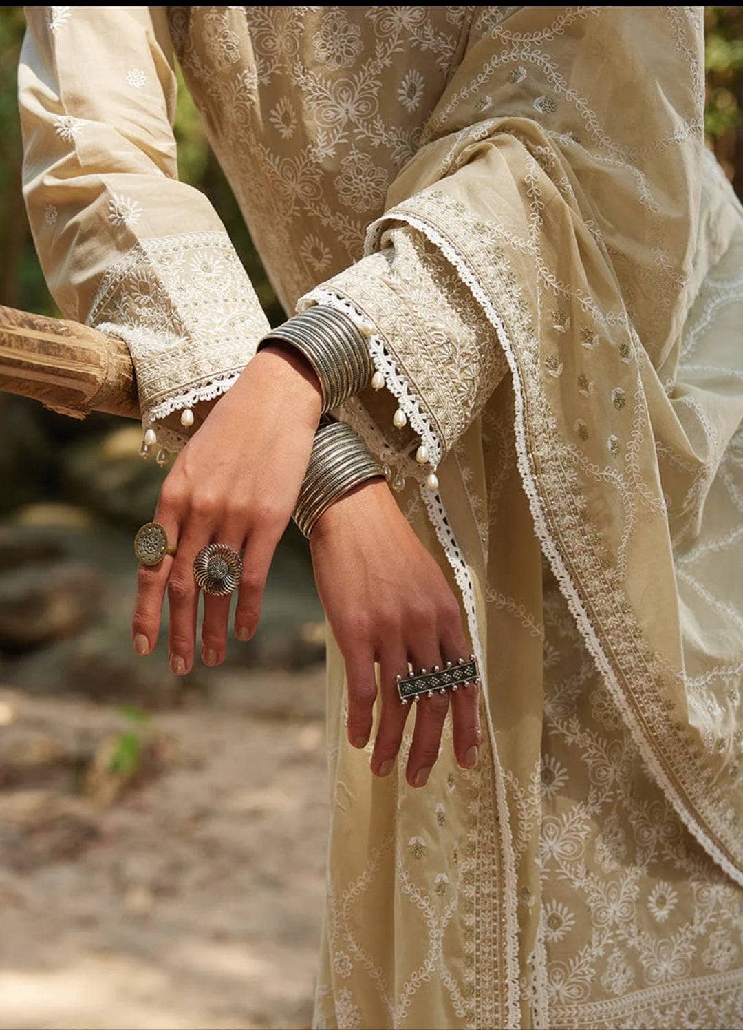 img_image_lawnkari_lawn_23_awwal_boutique