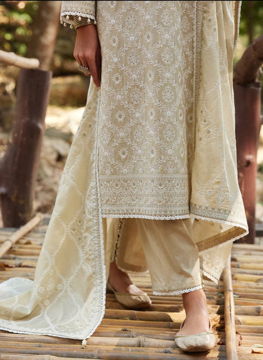 img_image_lawnkari_lawn_23_awwal_boutique