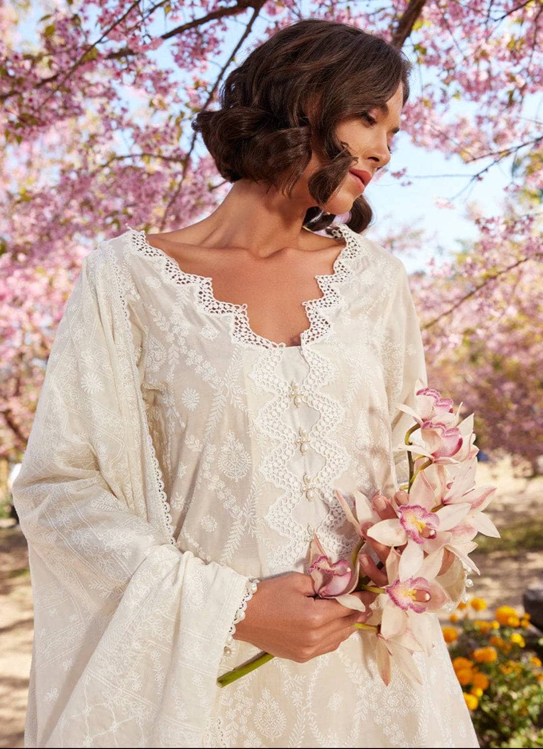 img_image_lawnkari_lawn_23_awwal_boutique