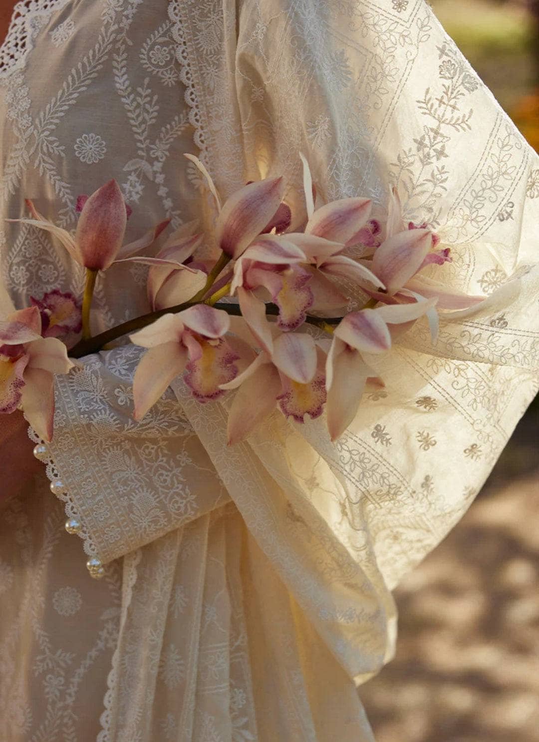 img_image_lawnkari_lawn_23_awwal_boutique