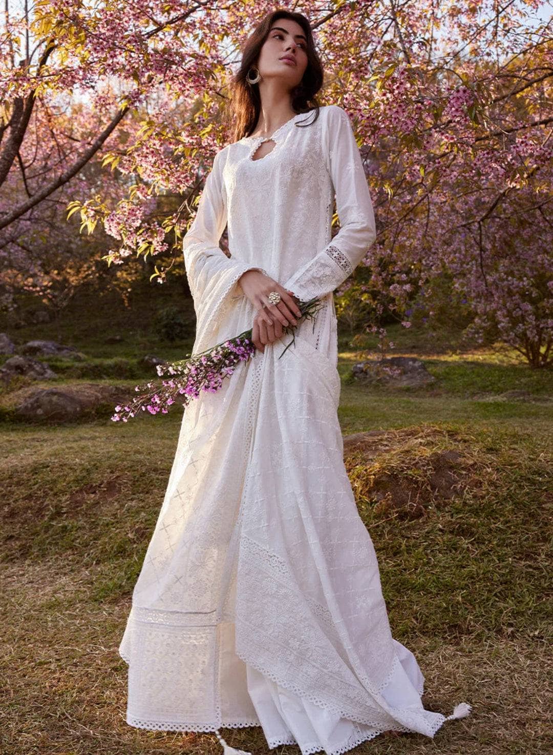 Img_image_lawnkari_lawn_23_awwal_boutique