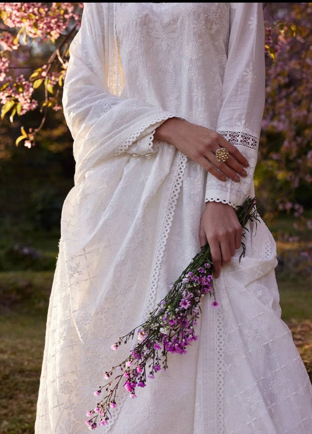 Img_image_lawnkari_lawn_23_awwal_boutique