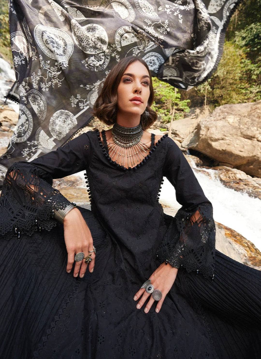 Img_image_lawnkari_lawn_23_awwal_boutique