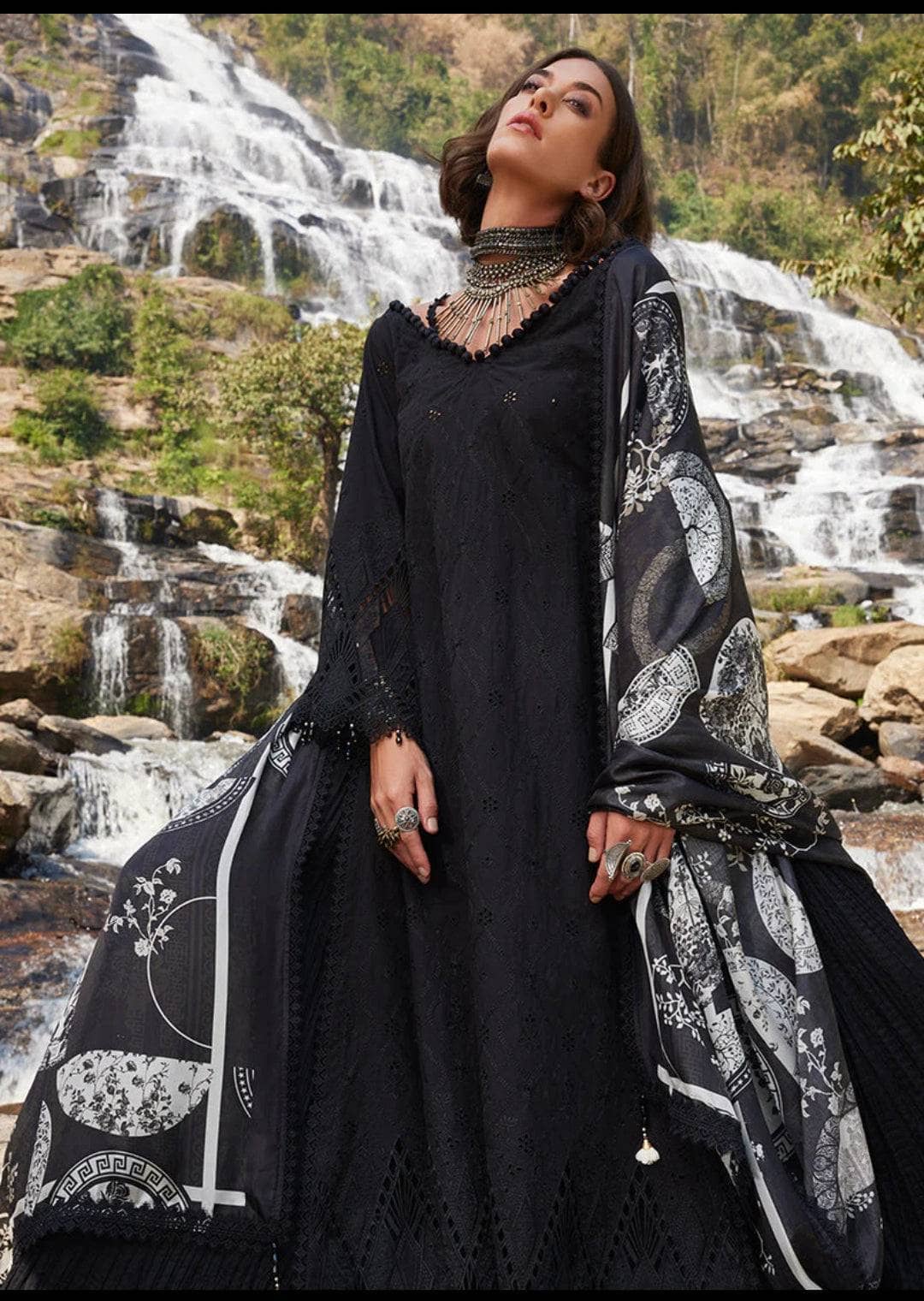 Img_image_lawnkari_lawn_23_awwal_boutique