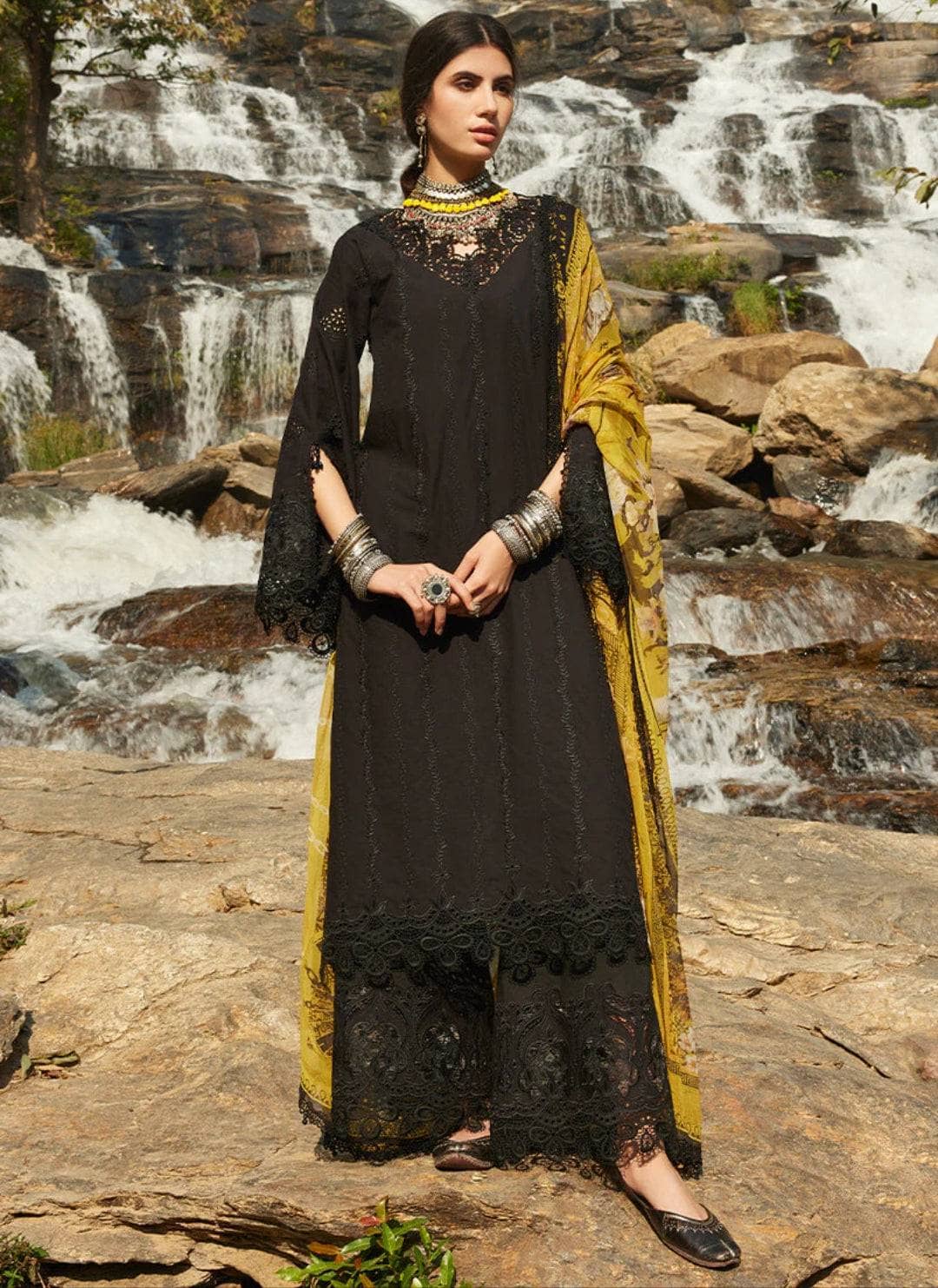 Img_image_lawnkari_lawn_23_awwal_boutique