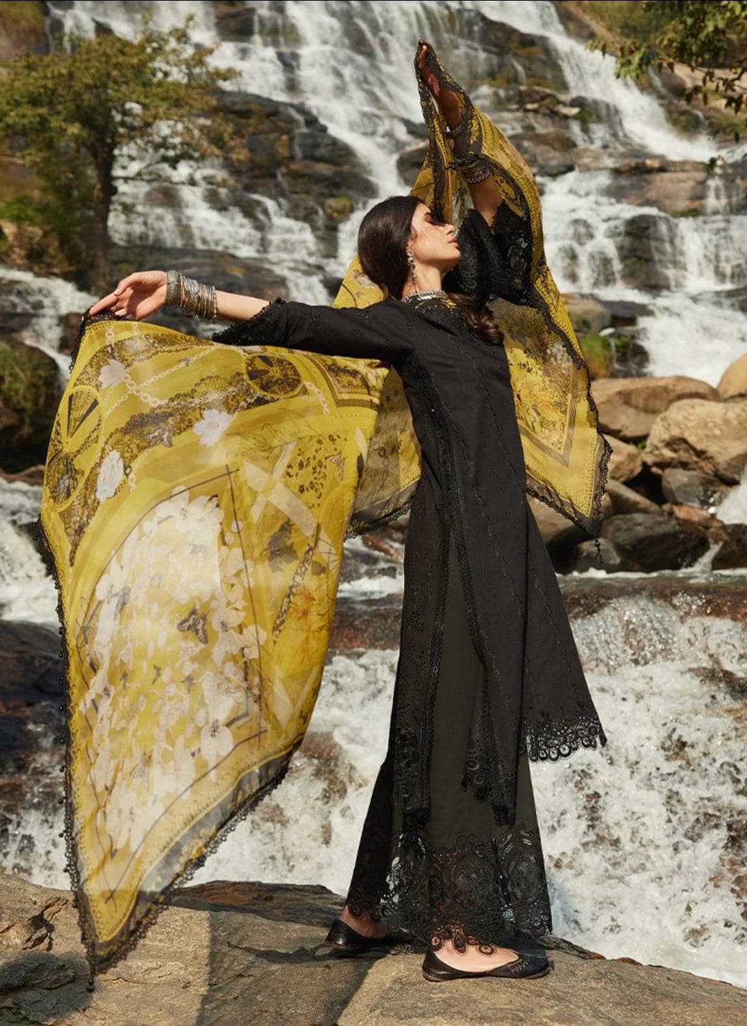 Img_image_lawnkari_lawn_23_awwal_boutique