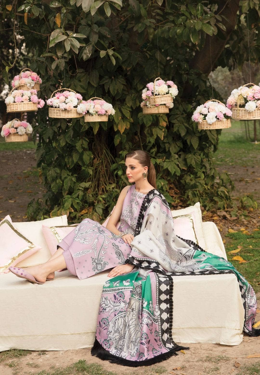 img_afrozeh_ayzel_lawn_23_awwal_boutique