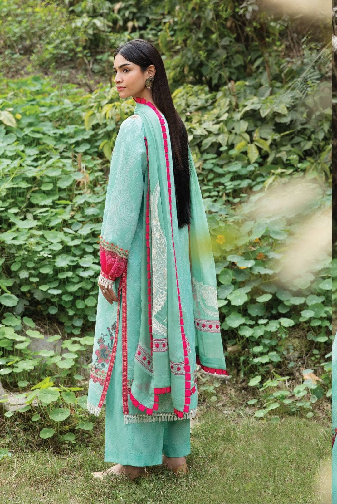 img_afrozeh_ayzel_lawn_23_awwal_boutique