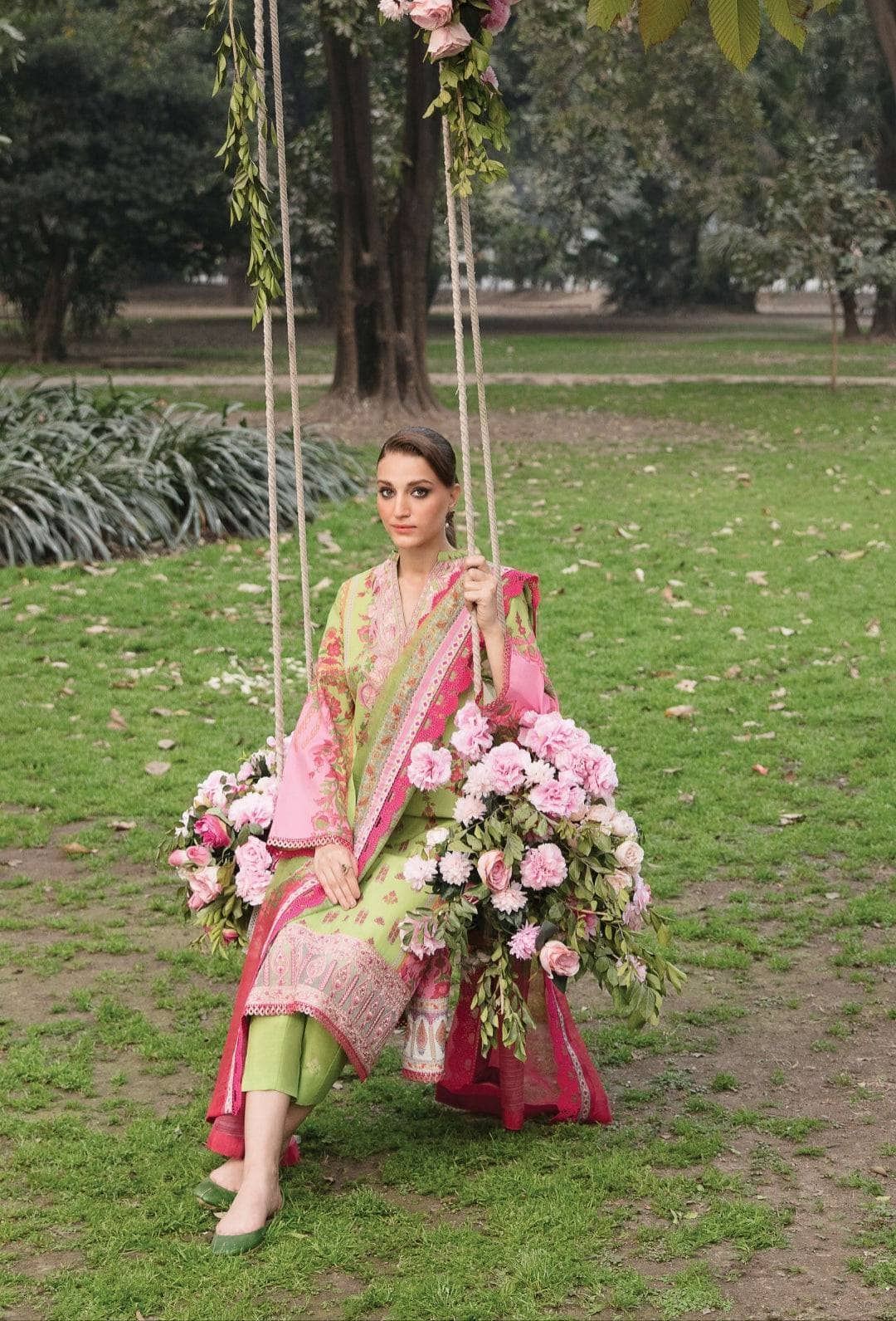 img_afrozeh_ayzel_lawn_23_awwal_boutique