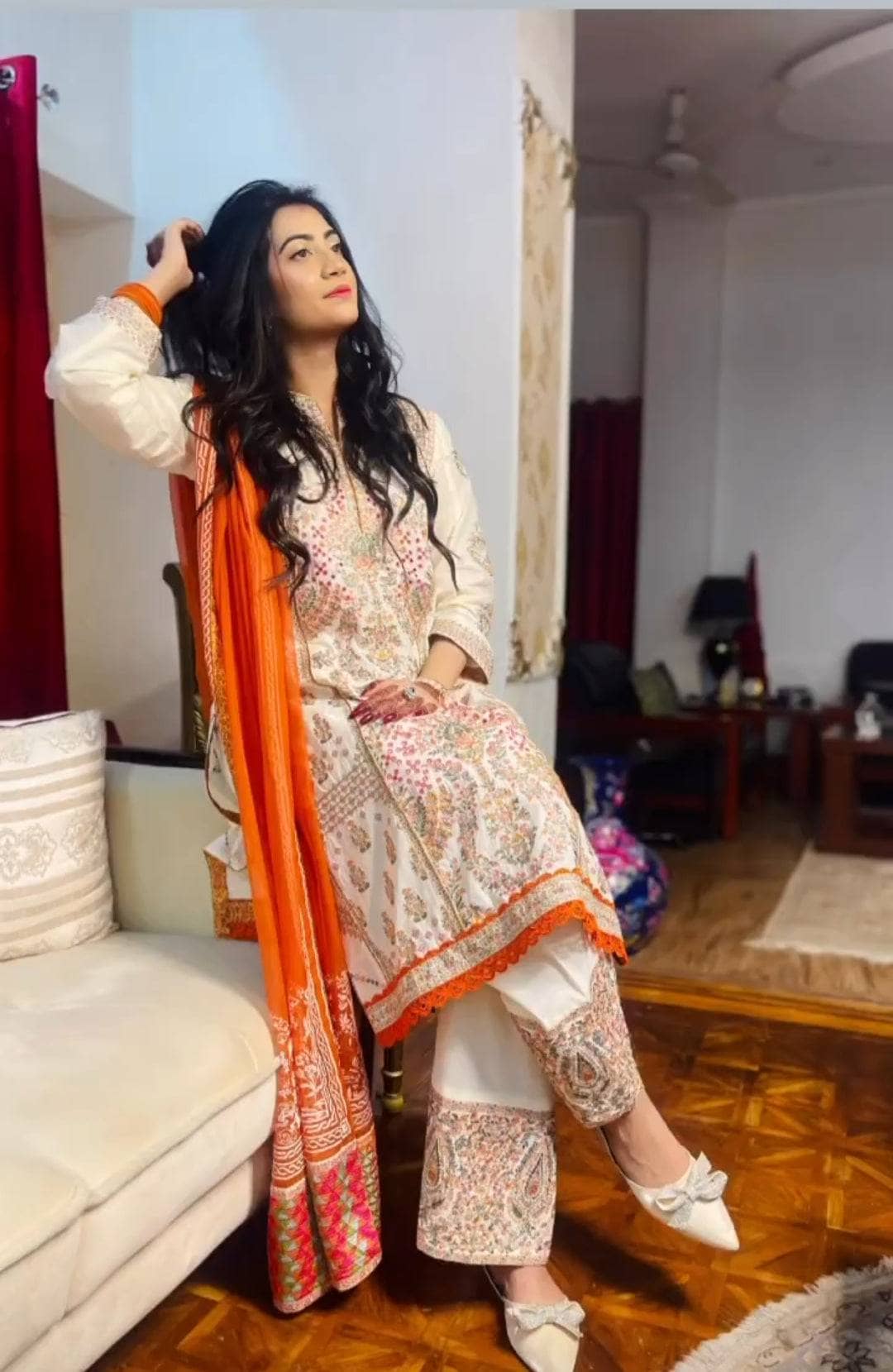 img_spotted_hussain_rehar_roshan_awwal_boutique