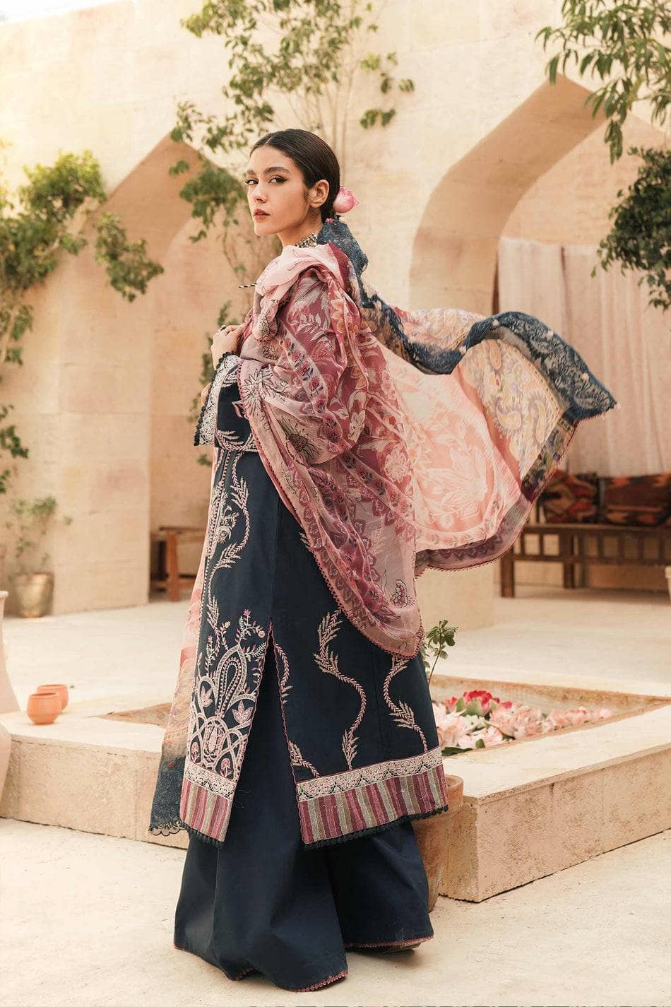 img_zara_shahjahan_lawn_eid_22_awwal_boutique
