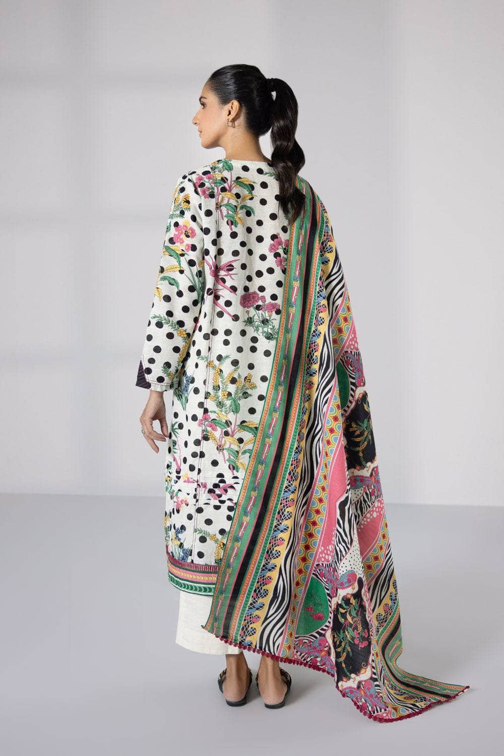 img_sapphire_day_to_day_khaddar_awwal_boutique