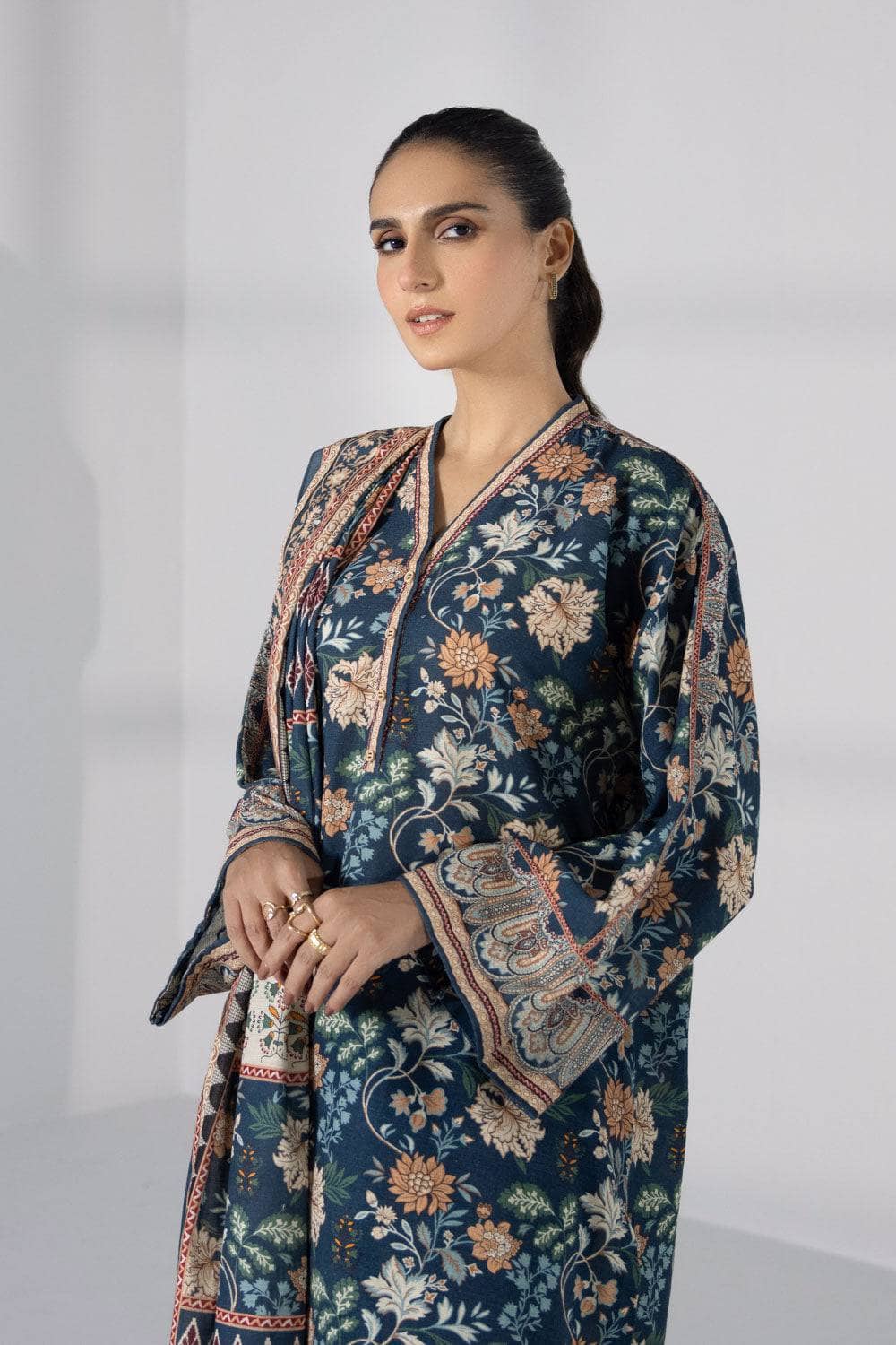 img_sapphire_day_to_day_khaddar_awwal_boutique