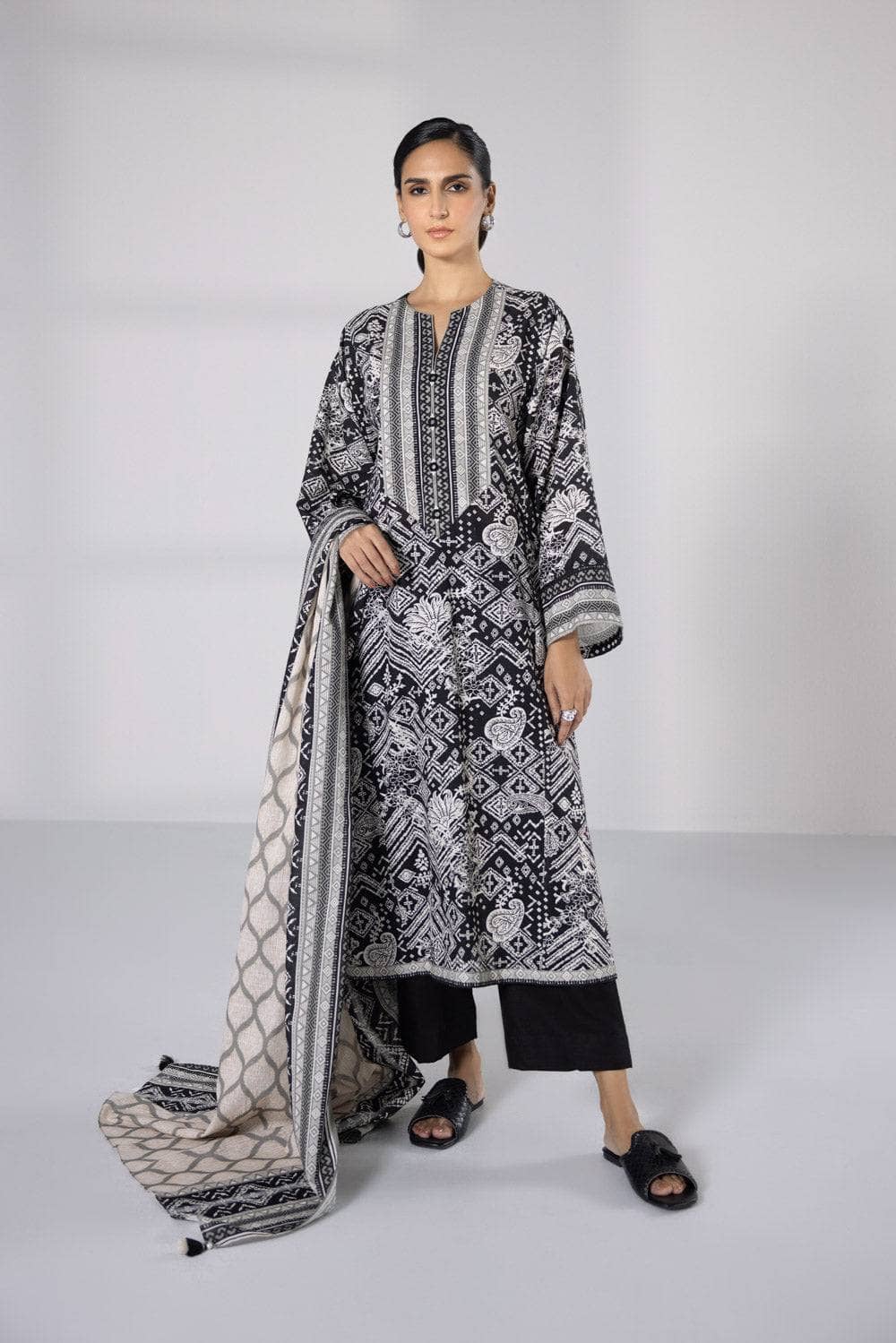 img_sapphire_day_to_day_khaddar_awwal_boutique